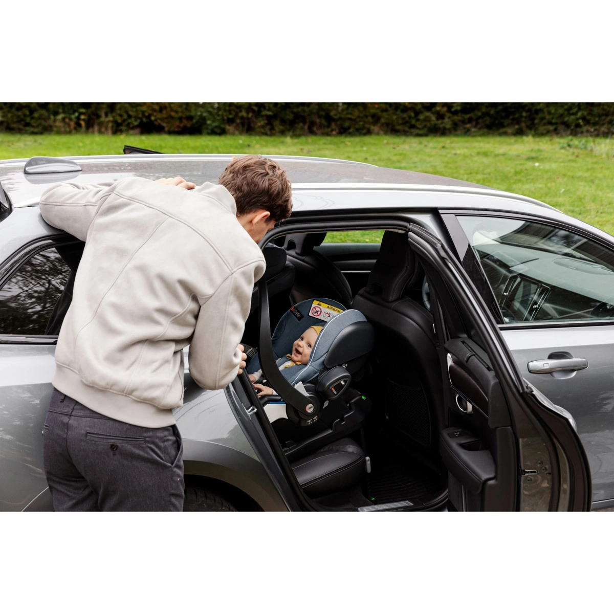 iZi Go Modular X2 i-Size - Fresh Black Cab-4
